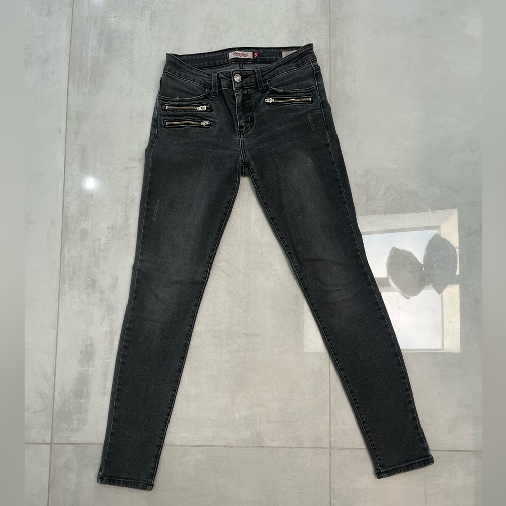 Eunina Jeans . zippered jeans size 5 midrise skinny.